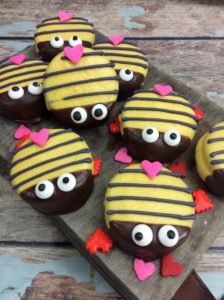 bumble bee valentine's day cookie dessert