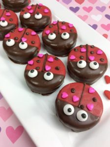 Valentines-Day-Ladybug-Oreo-treats